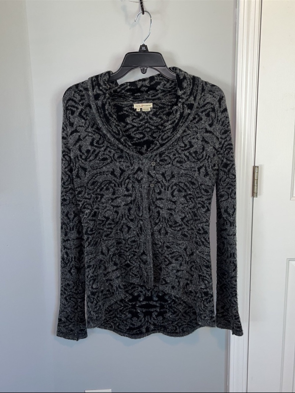 Women’s Textured V-Neck Knit Top in Charcoal Gray